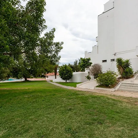 Joivy Charming Apt With Shared Pool In Апартаменты Албуфейра